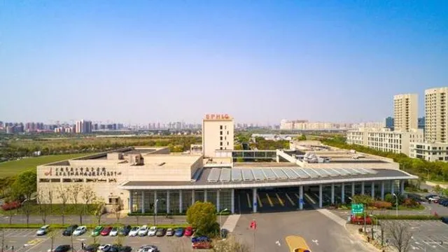 Shanghai Proton and Heavy Ion Center